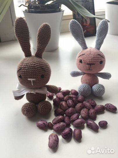Вязаные игрушки зайчики малышки