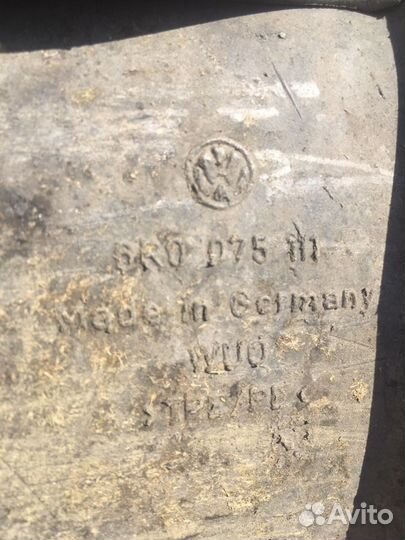 Брызговик правый vw polo