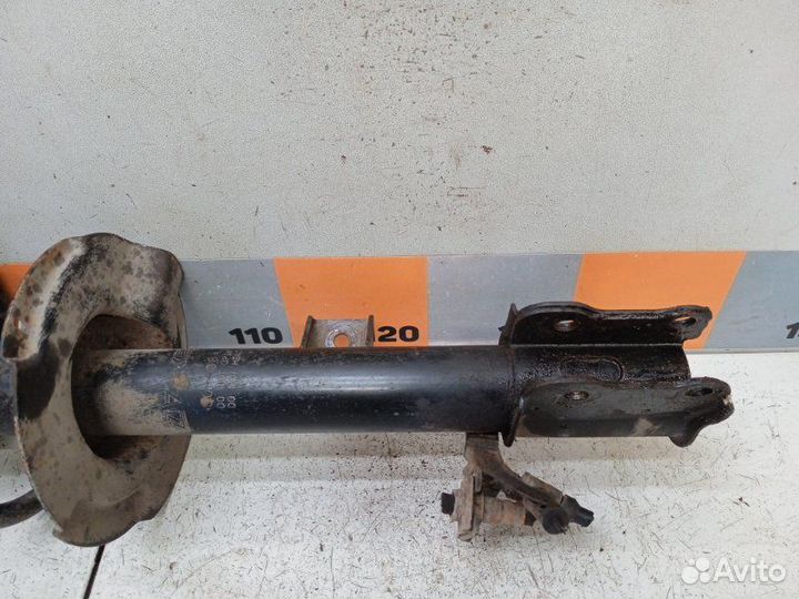 Амортизатор передний левый Mazda Tribute 3.0 2003