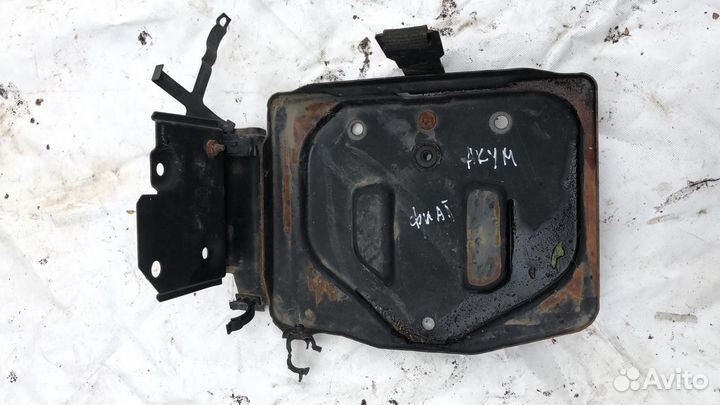 Подставка под аккумулятор Фиат Альбеа 2008 год