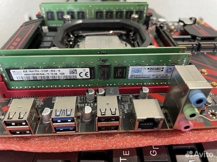 Материнская плата с процессором и памятью