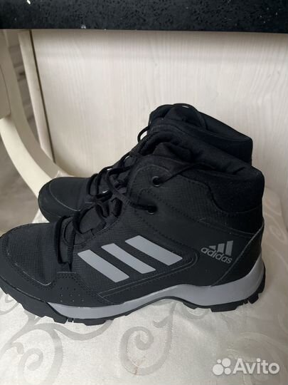 Adidas оригинал на 36-36,5 теплые как новые