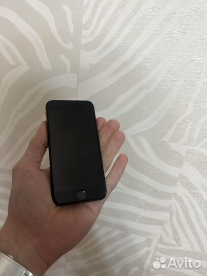 iPhone 8, 64 ГБ