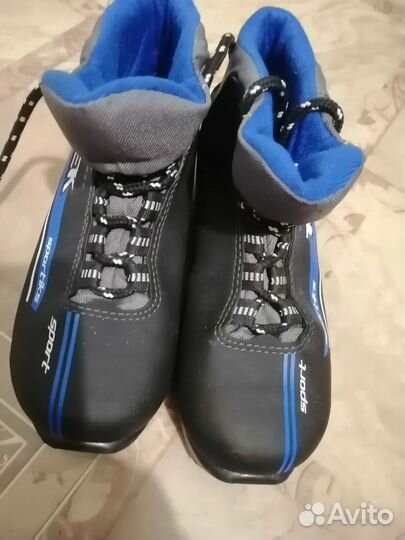 Лыжные ботинки
