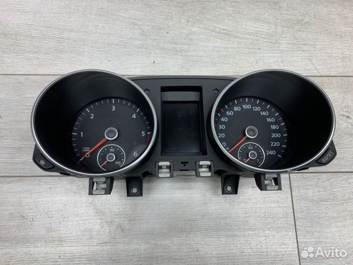 Щиток приборов Volkswagen Golf хэтчбек cayb 2010