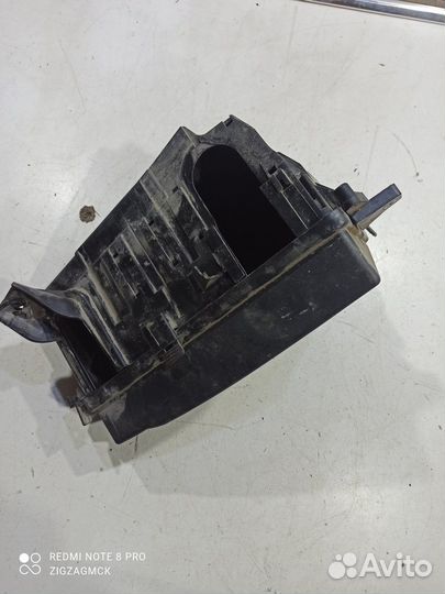 Крышка блока предохранителей (Volvo V90 II)