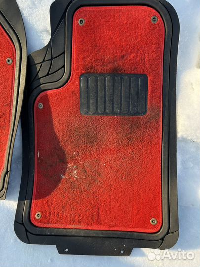 Комплект ковриков для авто красный