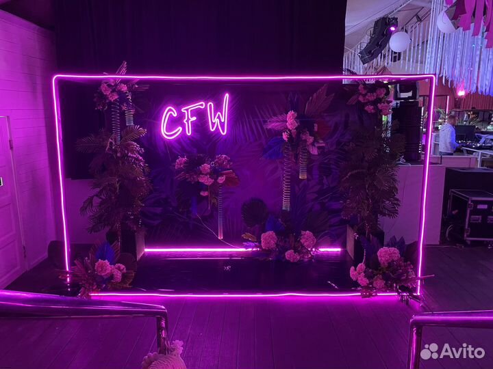 Розовый неоновый