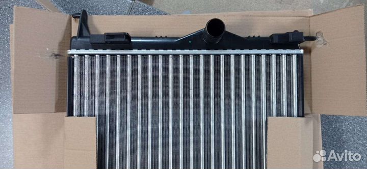 Радиатор охлаждения Рено Логан,Сандеро