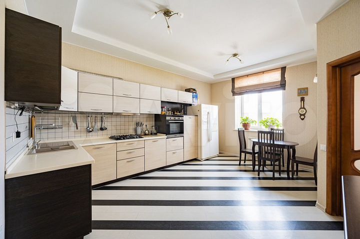 Коттедж 384 м² на участке 27 сот.