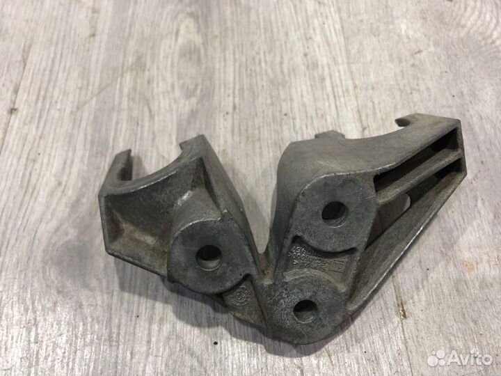 Кронштейн тросов кпп Chevrolet Cobalt Т 250 2013