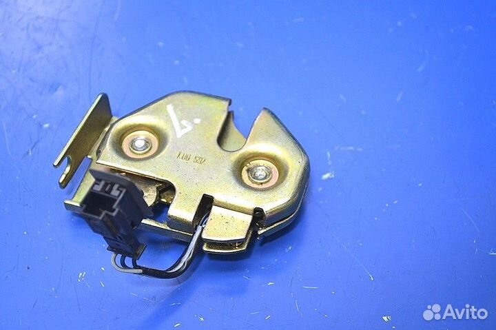 Замок люка бокового ящика кабины, левый mercedes-b