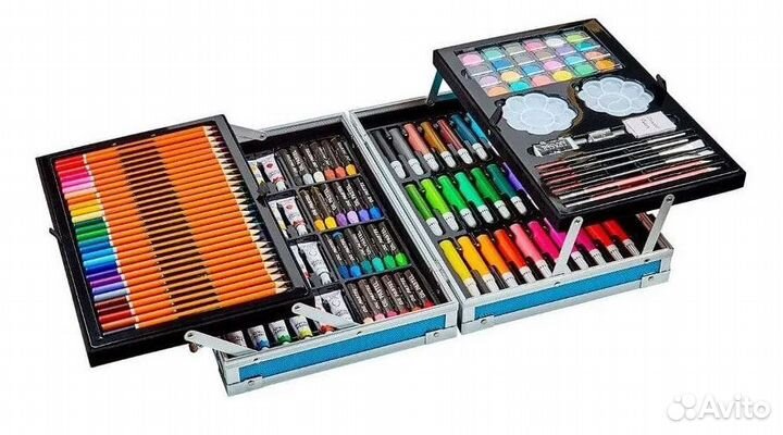 Художественный набор металлическом чемодане