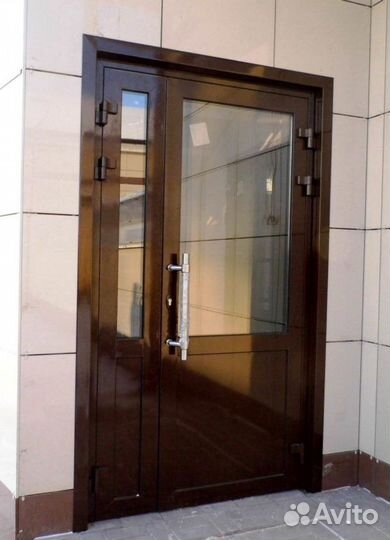 Дверь алюминиевая стеклянная