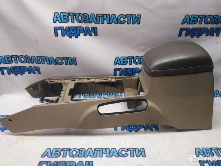 Подлокотник Kia Sorento 846403E000ND Отличное сост