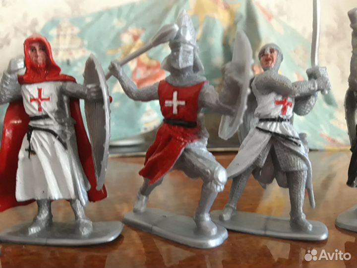 Солдатики 15шт. и киндоры