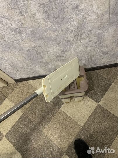 Ведро и швабра