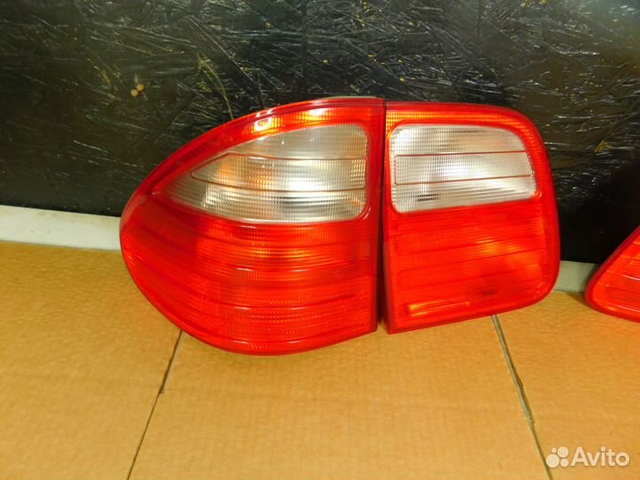 Фонари комплект на Mercedes E-Class S210 Wagon