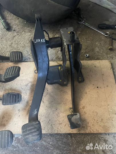 Педали газа тормоза сцепления Renault Logan Логан