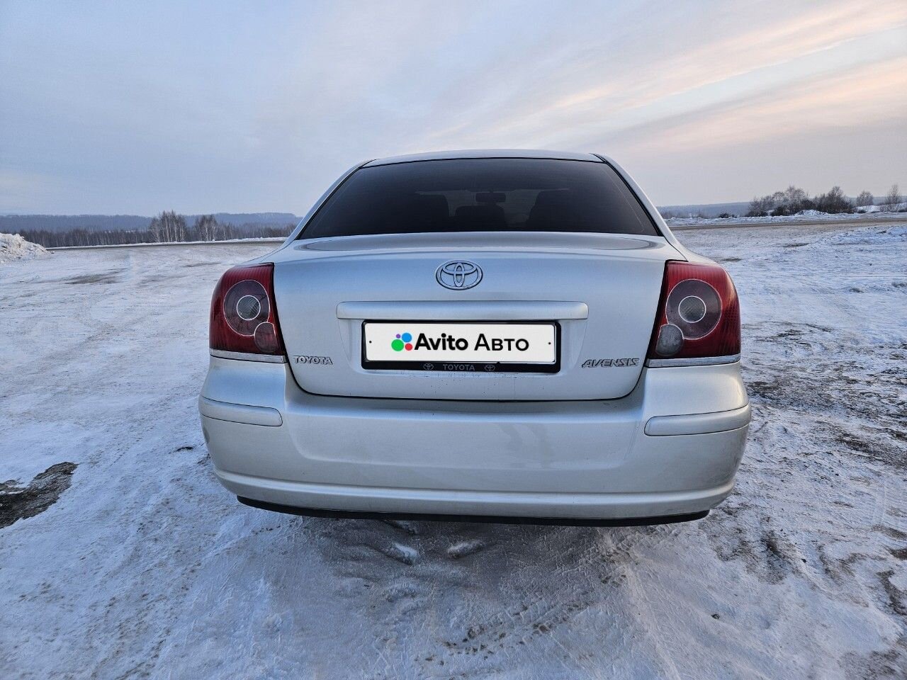 Toyota Avensis: фото владельца