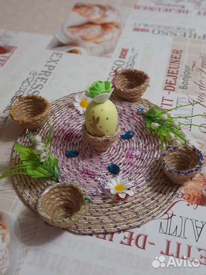 Пасхальная подставка под яйца