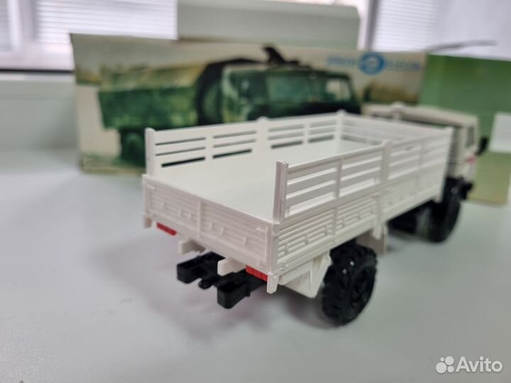 Модель грузовика кама3-4326 1:43