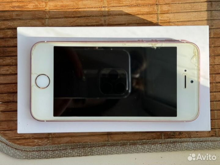 iPhone SE, 32 ГБ