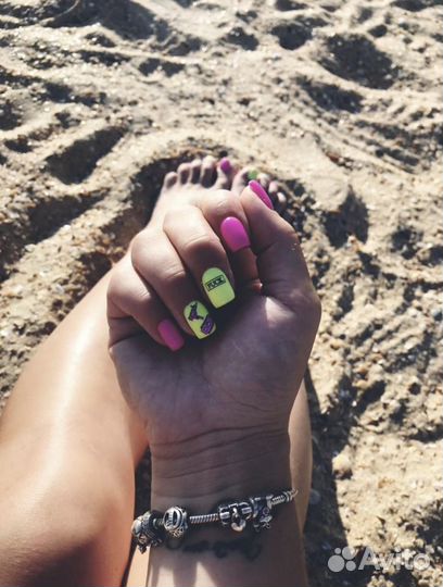 Педикюр с покрытием лаком