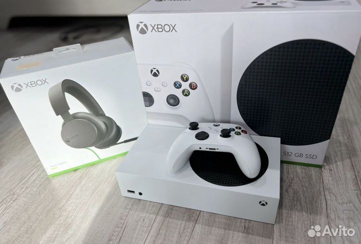 Xbox series s + оригинальная гарнитура