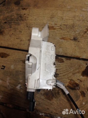 Замок двери правой Peugeot 308