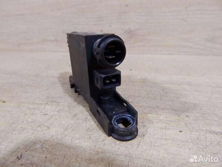 Реле обогрева личинки замка Audi A4 B5