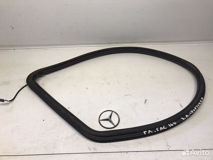 Уплотнитель форточки задний левый Мерседес w166 GL