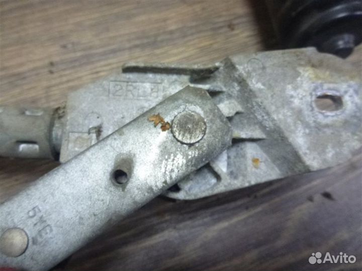 Трапеция стеклоочистителя Mitsubishi Lancer CS1A