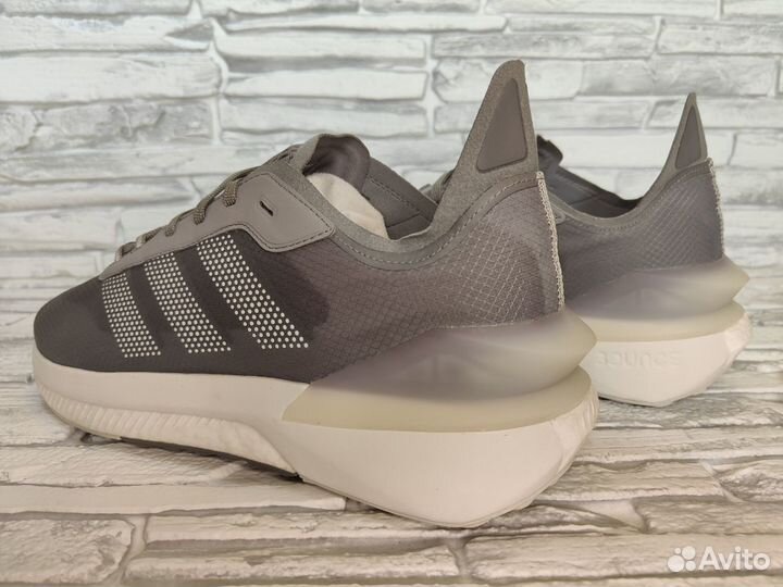 Кроссовки Adidas Avryn Boost. Оригинал