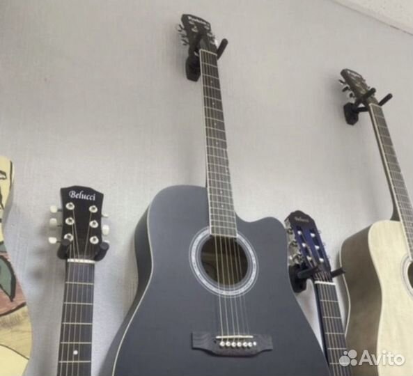 Классическая акустическая гитара