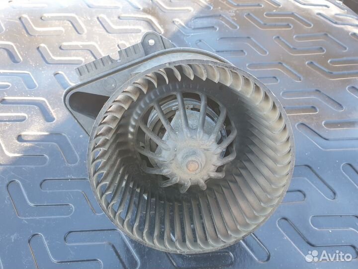 Моторчик отопителя печки Peugeot 406 Пежо 659963H