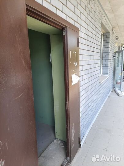 Металлическая дверь бу 126 на 214