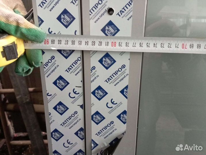 Дверь алюминиевая с остиклением