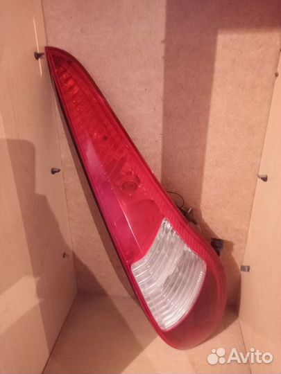 Задний правый фонарь калина первого поколения