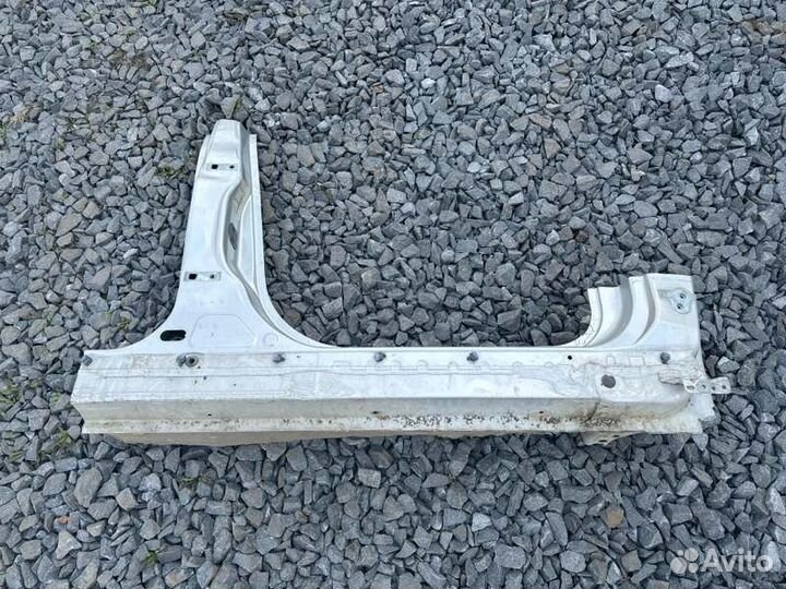 Порог со стойкой правый Ford Focus 3 2.0L duratec