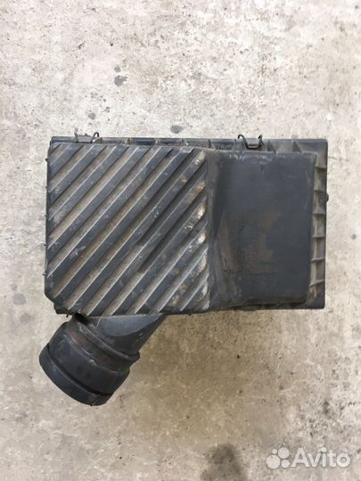 Корпус воздушного фильтра Volkswagen passat (3705)