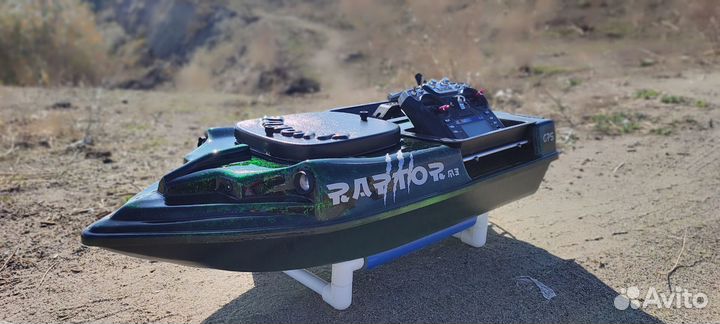 Прикормочный кораблик с GPS автопилотом