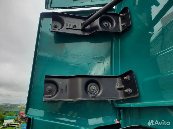 Спойлер кабины верхний левый Renault T