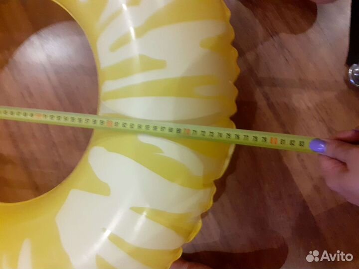 Надувной круг для плавания