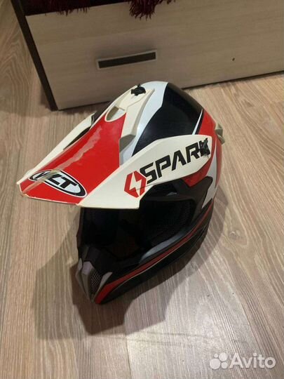 Кроссовый шлем и перчатки