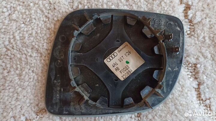 Зеркало правое 4B1 857 536C