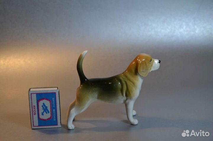 Бигль фарфоровая статуэтка