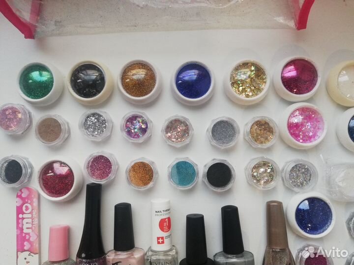 Материалы для маникюра, лаки и блестки