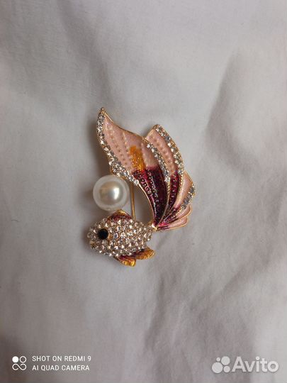 Брошь Значок Новый