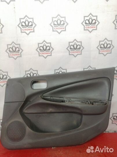 Облицовка двери передняя правая Nissan Almera